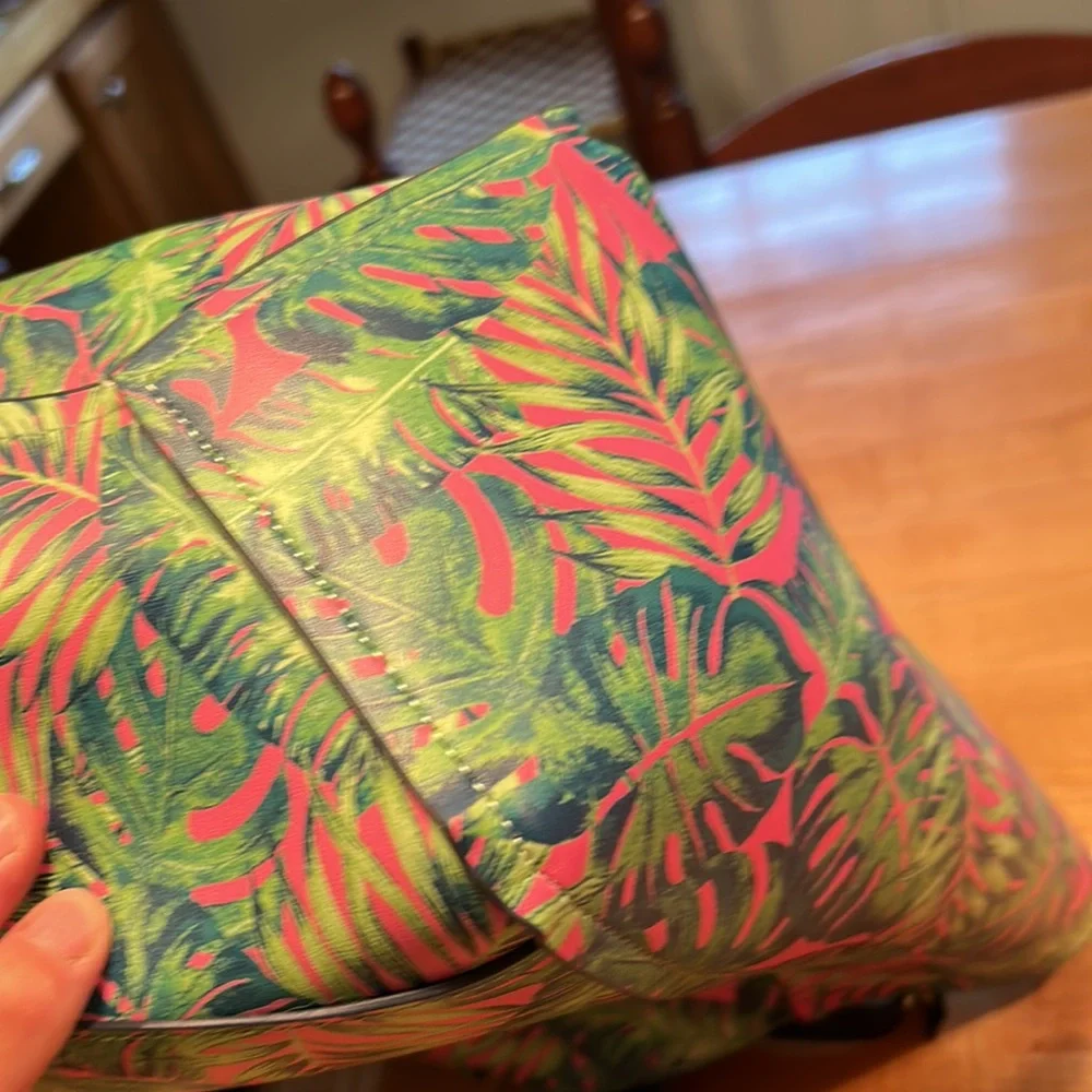 NWOT Tommy Bahama bag - Picture 7 of 15